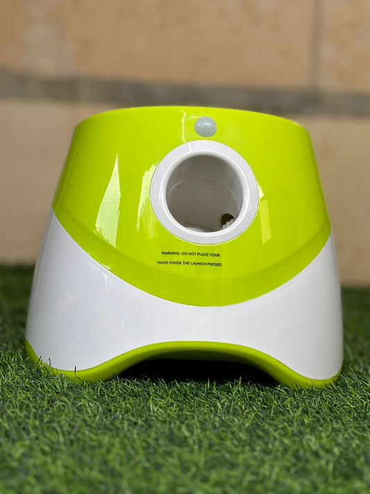 משגר כדורי טניס אוטומטי